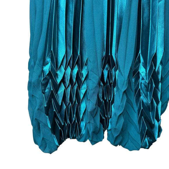 Issue New York Halter Pleated Satin and Chiffon Bubble Hem Dress Cocktail size 6 - Picture 3 of 7